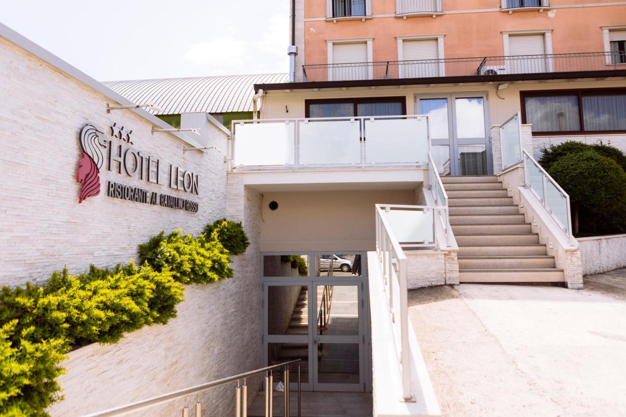 Hotel Leon - Ristorante Al Cavallino Rosso San Giovanni Rotondo Esterno foto